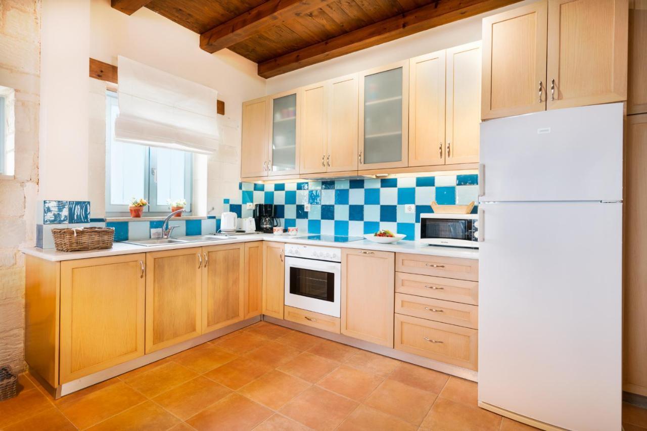 Beachfront Villa Turquoise With Private Pool, Bbq And Ping Pong Table Chania  Ngoại thất bức ảnh
