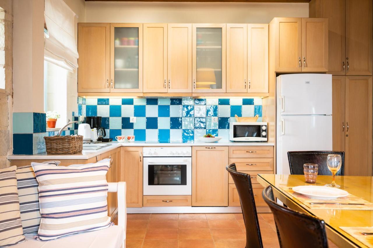 Beachfront Villa Turquoise With Private Pool, Bbq And Ping Pong Table Chania  Ngoại thất bức ảnh
